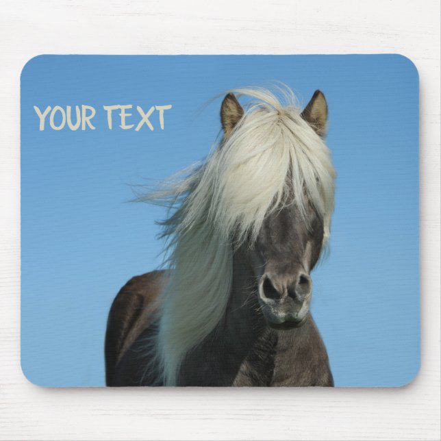 Tapis De Souris Beau cheval sous le ciel bleu (Devant)
