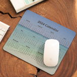 Tapis De Souris Belle plage Photographie 2024 Calendrier Magnet<br><div class="desc">Ce magnifique tapis de souris calendrier de plage 2024 présente une jolie photo océanique du bord de mer de Destin,  en Floride. Cette image mensuelle du calendrier avec une magnifique photo côtière est quelque chose que vos clients aimeront pour leur bureau. Les semaines commencent par dimanche.</div>