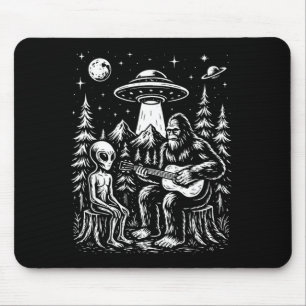 Tapis De Souris Bigfoot jouant de la guitare avec un alien et un o