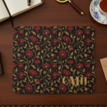 Tapis De Souris Black & Red Poppy Vintage William Morris Monogramm<br><div class="desc">Ajoutez à votre bureau une touche d'histoire de l'art classique avec ce tapis de souris à fleurs d'inspiration William Morris personnalisé. Doté d'un beau motif botanique vintage aux tons riches et terreux de rouge profond, noir et or, cette grande bouche transforme votre espace de travail en une oeuvre d'art. Le...</div>