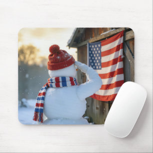 Tapis De Souris Bonhomme de neige saluant un drapeau américain