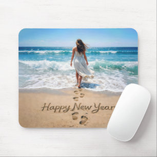 Tapis De Souris Bonne année avec une femme marchant dans l'océan