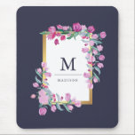 Tapis De Souris Bougainvilliers bleus, dorés et roses de minuit<br><div class="desc">Ce magnifique tapis de souris est orné d'un arrière - plan bleu nuit et d'un cadre en faux or entouré de jolies fleurs de bougainvilliers roses. Personnalisez avec votre nom et votre monogramme pour en faire votre propre. Nous avons utilisé l'art de LABFcreations.</div>