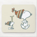 Tapis De Souris cacahuètes | Snoopy & Woodstock Ski Trip<br><div class="desc">Découvrez ce design amusant de cacahuètes avec Snoopy et Woodstock.</div>