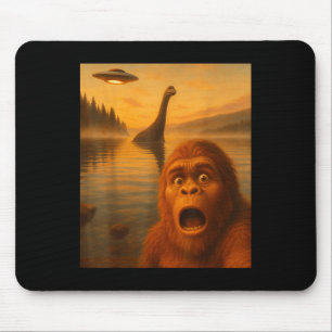 Tapis De Souris Cadeaux d'Alien de Bigfoot Selfie avec Loch Ness U