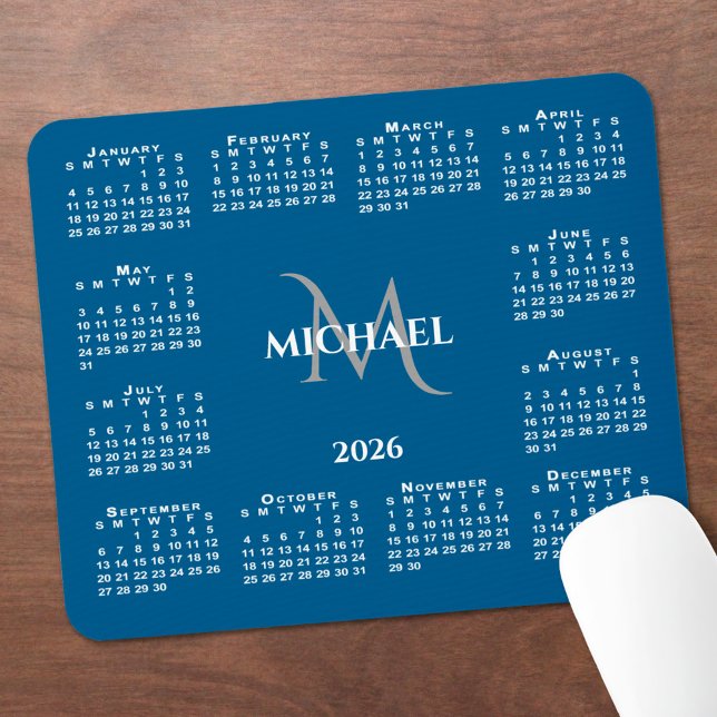 Tapis De Souris Calendrier 2026 Chic Monogramme Nom sur Bleu (2026 Calendar Chic Monogram Name on Blue Mouse Pad with mouse)