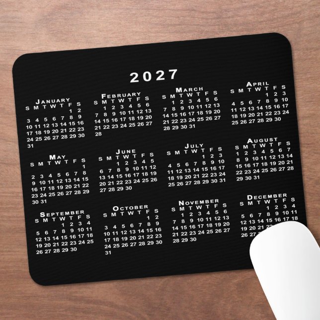 Tapis De Souris Calendrier 2027 Simple Noir et Blanc (Simple Black and White 2027 Calendar Mouse Pad in situ)