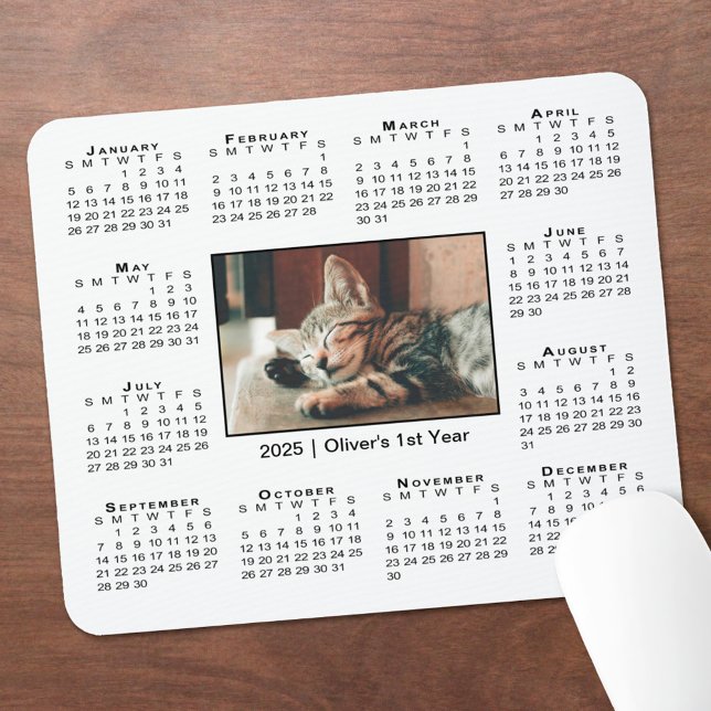 Tapis De Souris Calendrier moderne 2025 Votre nom photo en blanc (Modern 2025 Calendar Your Photo Name on White Mouse Pad in situ)
