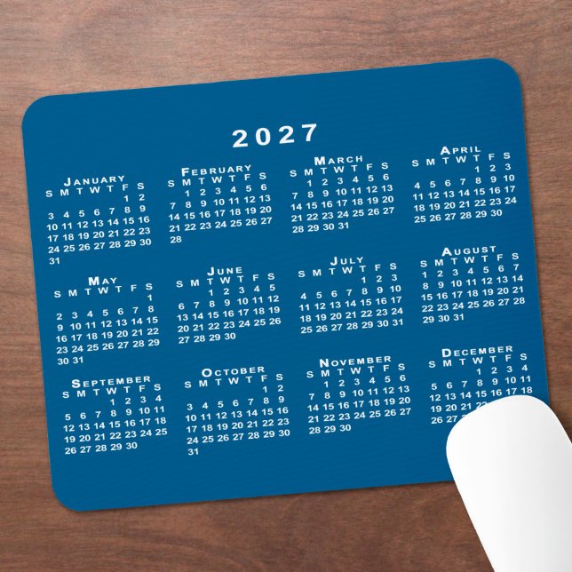 Tapis De Souris Calendrier simple bleu et blanc 2027 (Simple Blue and White 2027 Calendar Mouse Pad in situ)