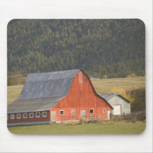 Tapis De Souris CANADA, Colombie-Britannique, Enderby. Grange roug
