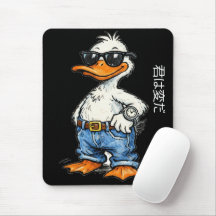 Canard de dessin animé dessiné à la main portant u
