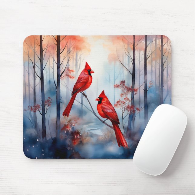 Tapis De Souris Cardinaux rouges dans une forêt brumeuse (Avec souris)