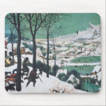 Tapis De Souris Chasseurs dans la neige par Bruegel<br><div class="desc">Chasseurs dans la neige par Pieter Bruegel 1565. Musée Kunsthistorisches, Vienne. Bruegel est reconnu comme étant le premier peintre occidental à peindre des paysages pour son propre bien, plutôt que comme toile de fond.</div>