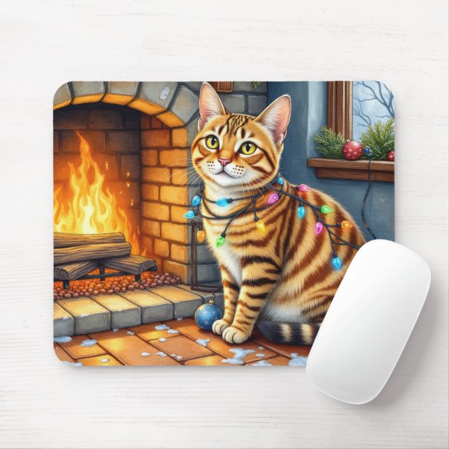 Tapis De Souris Chat Bengal devant une cheminée avec des lumières  (Avec souris)