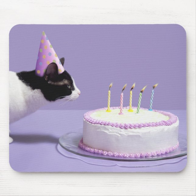 Tapis De Souris Chat portant un casquette d'anniversaire soufflant (Devant)
