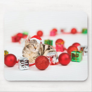Tapis De Souris Chat portant un ornement de Noël au chapeau rouge 