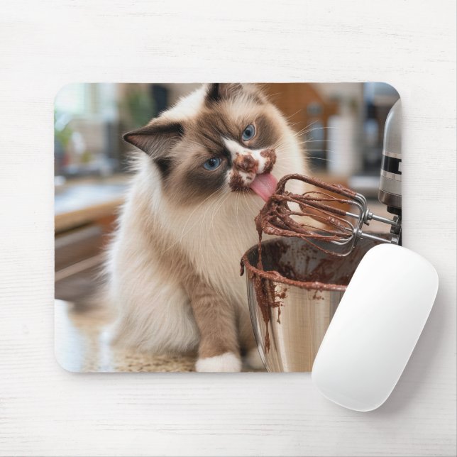 Tapis De Souris Chat Ragdoll léchant un batteur de mélangeur (Avec souris)
