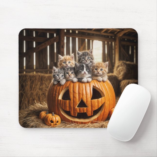 Tapis De Souris Chatons dans une grange Jack-o-lanterne (Avec souris)