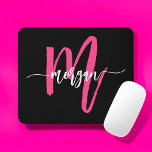 Tapis De Souris Chaud rose noir moderne Script Girl Monogramme Nom<br><div class="desc">Ajoutez une pop de couleur à votre espace de travail avec notre Hot Pink Modern Script Girly Monogramme Nom de souris Pad! Doté d'un design rose vif et personnalisé avec votre nom dans un script moderne chic, ce pavé de souris mélange style et fonctionnalité. La surface lisse assure des mouvements...</div>