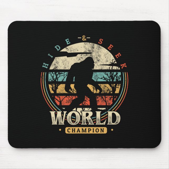 Tapis De Souris Chemise de champion de cache-cache Bigfoot Sasquat (Devant)