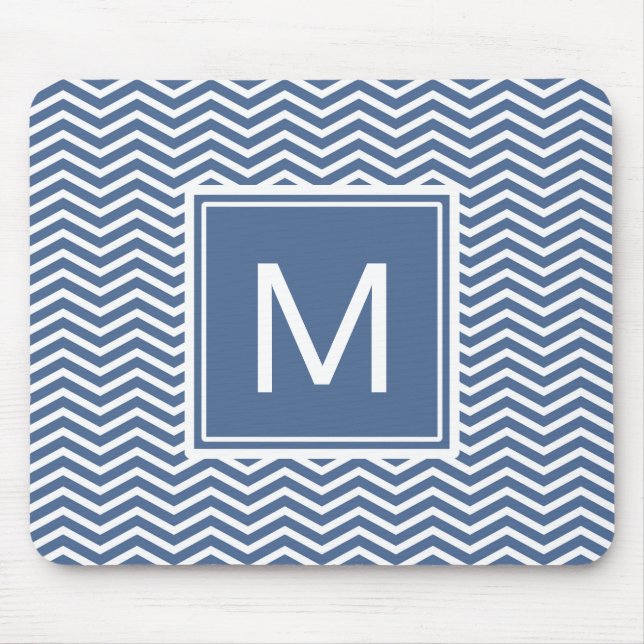 Tapis De Souris Chevrons bleu Riverside et Monogramme modernes (Devant)