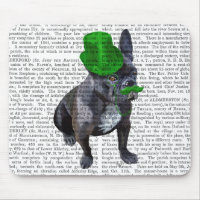Chien à tête verte avec chapeau et moustache