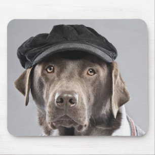 Tapis De Souris Chien dans le chandail et le casquette