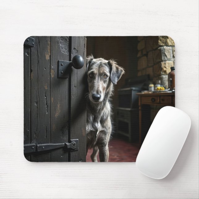 Tapis De Souris Chien de chasse regardant autour d'une porte (Avec souris)
