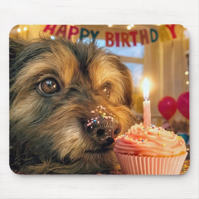 Tapis De Souris Chien débraillé avec un cupcake d'anniversaire (Devant)
