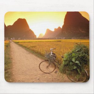 Tapis De Souris Chine, Guangxi. Yangzhou, vélo à la campagne