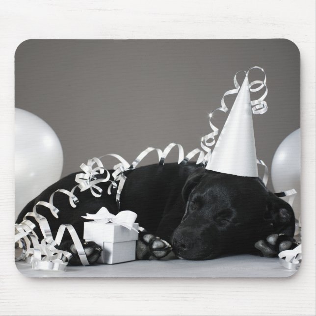 Tapis De Souris Chiot dormant dans les décorations de la fête (Devant)
