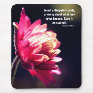 Tapis De Souris Citation de l'attitude des fleurs rouges Inspirati