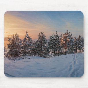 Tapis De Souris Coucher de soleil sur la forêt gelée de neige près