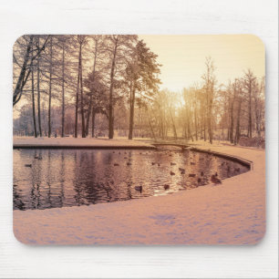 Tapis De Souris Coucher de soleil sur le parc avec petit lac gelé
