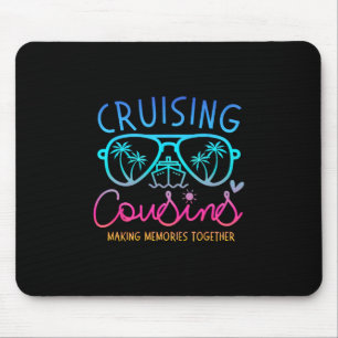 Tapis De Souris Cousins en croisière créant des souvenirs ensemble