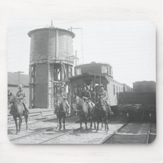 Tapis De Souris Cowboys sur des chevaux posant devant un train