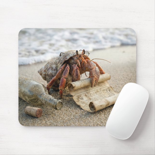 Tapis De Souris Crab Reading a Letter on a Beach (Avec souris)