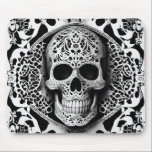 Tapis De Souris Crâne éffrayant de dentelle souriante noire et bla<br><div class="desc">Promenez-vous sur le côté sombre avec cette belle dentelle noire et blanche filigree souriant crâne mousepad. Utilisez-le à Halloween,  pour le Jour des Morts,  ou toute l'année. Créé par Simply Farmhouse Press.</div>