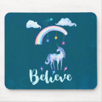 Croyez avec une licorne aquarelle sous un arc-en-c