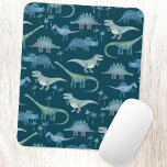 Tapis De Souris Cute Dinosaures Motif vert foncé<br><div class="desc">Beaucoup de dinosaures bleus capricieux,  Tyrannosaurus rex,  Spinosaurus,  Stegosaurus,  Diplodocus et Tricératops. Eek ! Art original de Nic Squirrell.</div>