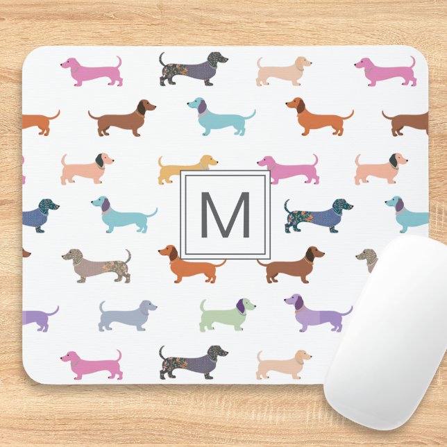 Tapis De Souris Dachshund Saucage Chien Motif mignon coloré (A monogrammed mouse mat with cute multicolor pattern of dachshunds)