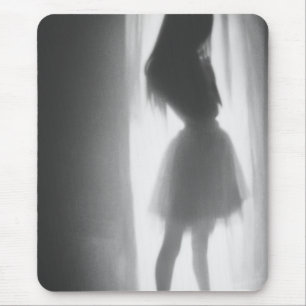 Tapis De Souris Danses d'ombres près de la fenêtre