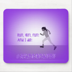 Tapis de souris de coureur de jeune fille