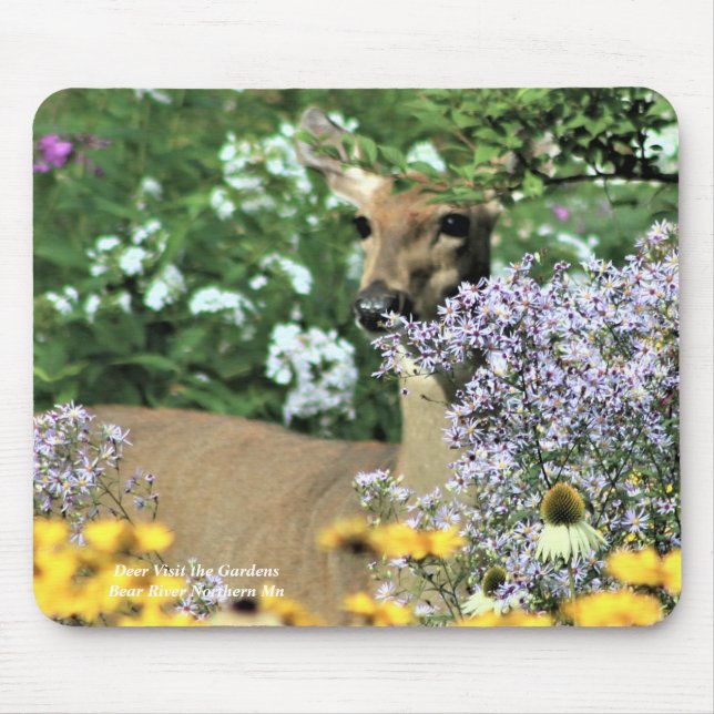 Tapis De Souris Deer Visit the Gardens à proximité (Devant)
