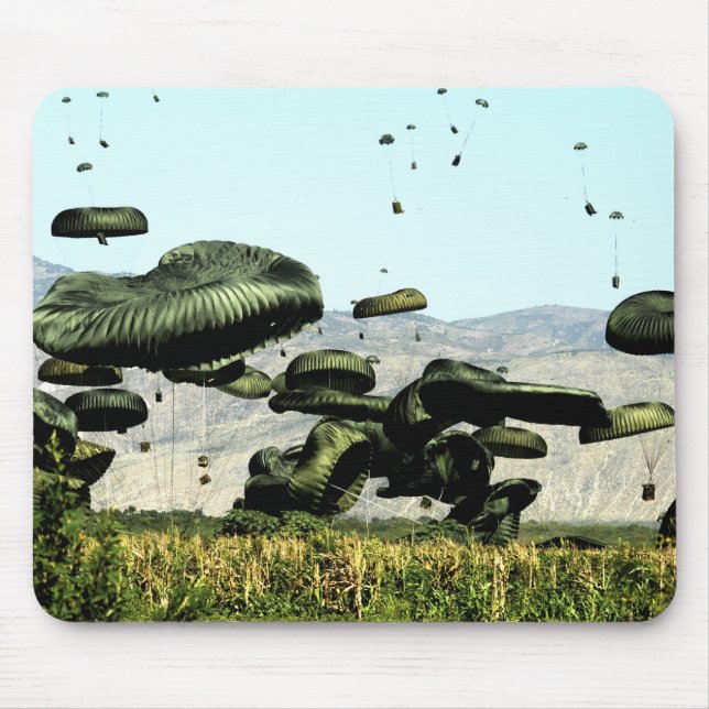 Tapis De Souris Des paquets de nourriture et d'eau sont livrés par (Devant)