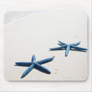 Tapis De Souris Deux étoiles de mer bleues au bord de l'eau, à la 