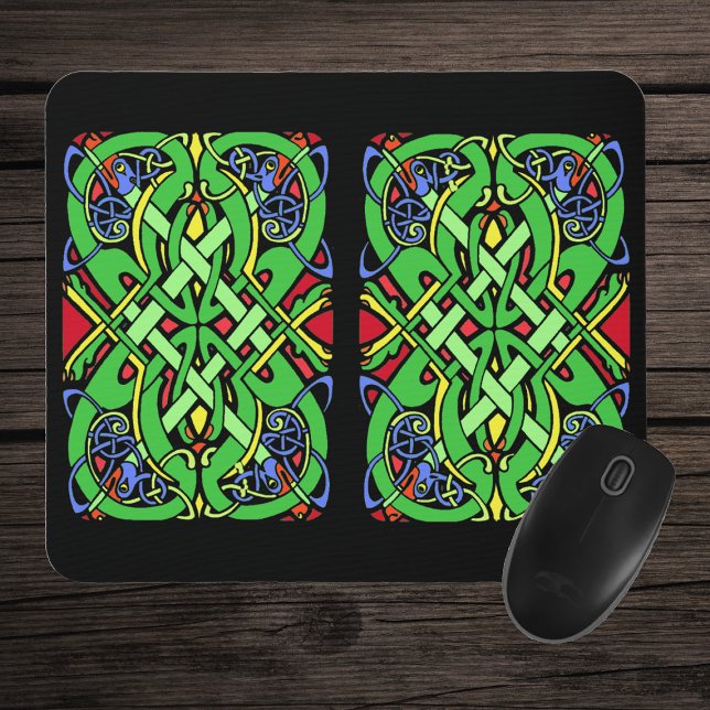 Tapis De Souris Deux noeuds Celtiques irlandais rectangulaires sur (Fancy Irish Celtic knot design in greens, blue and red on black mousepad.)