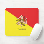 Tapis De Souris Drapeau de Sicile Rouge Jaune<br><div class="desc">Le drapeau de la Sicile en diagonale rouge et jaune est présenté sur ce tapis de souris de la fierté sicilienne. Le Trinacria est représenté au milieu du drapeau, symbole à trois pattes pour l'île de Sicile. Les trois pieds signifient les trois points de l'île. Il s'agit d'un cadeau idéal...</div>
