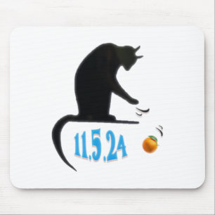 Tapis De Souris Drôle Chat Swatant Orange Off Table Sur La Date De