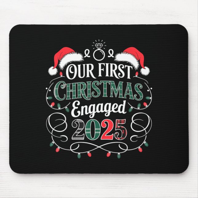 Tapis De Souris Drôle Notre Premier Noël Fiancés 2025 Pyjama Coupl (Devant)